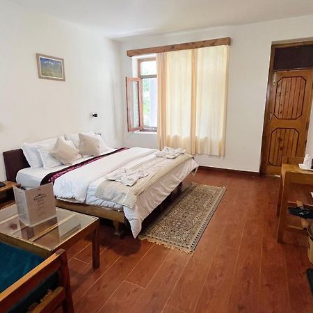 Tourist Hotel 10 Minutes Walking Distance From The Mall Manāli Exterior foto