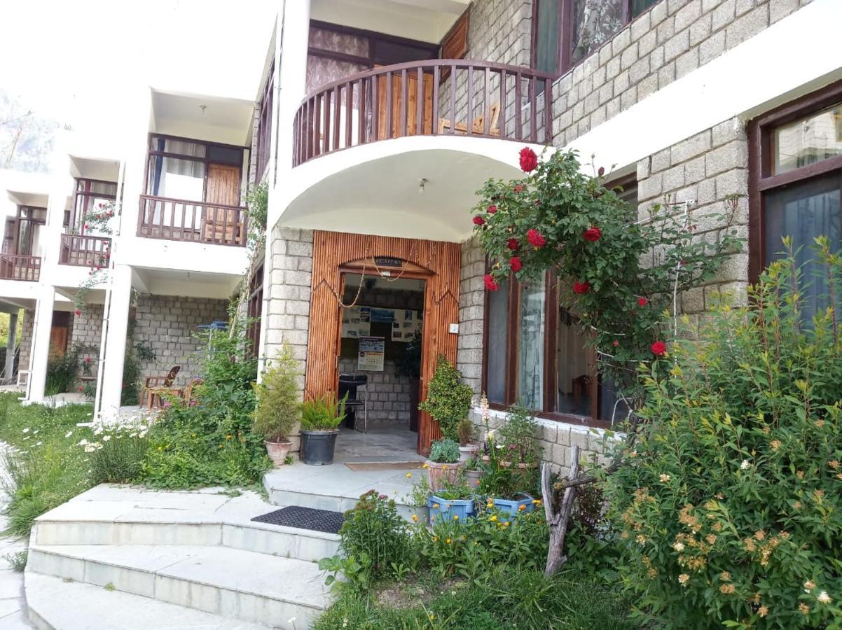 Tourist Hotel 10 Minutes Walking Distance From The Mall Manāli Exterior foto