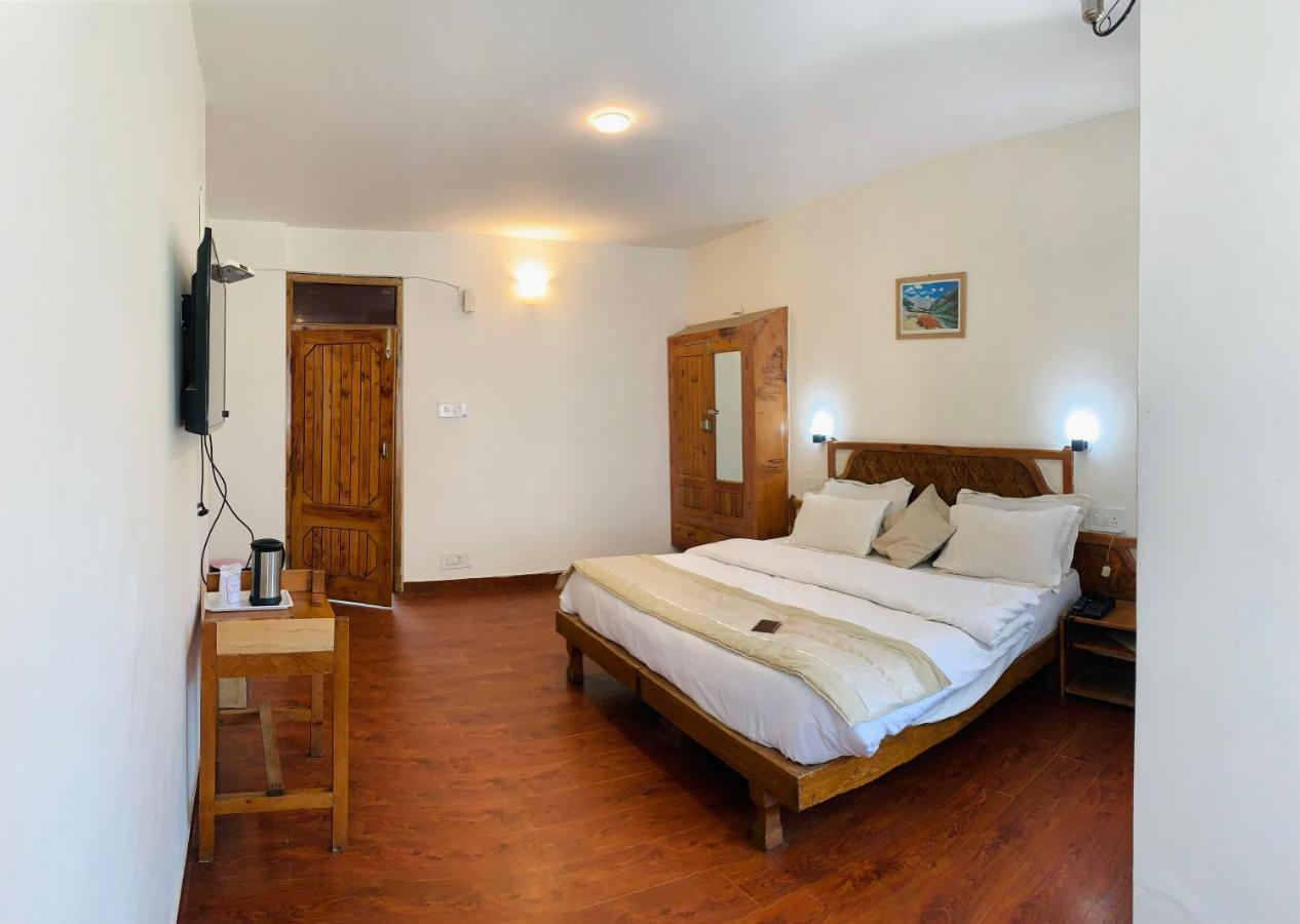 Tourist Hotel 10 Minutes Walking Distance From The Mall Manāli Exterior foto