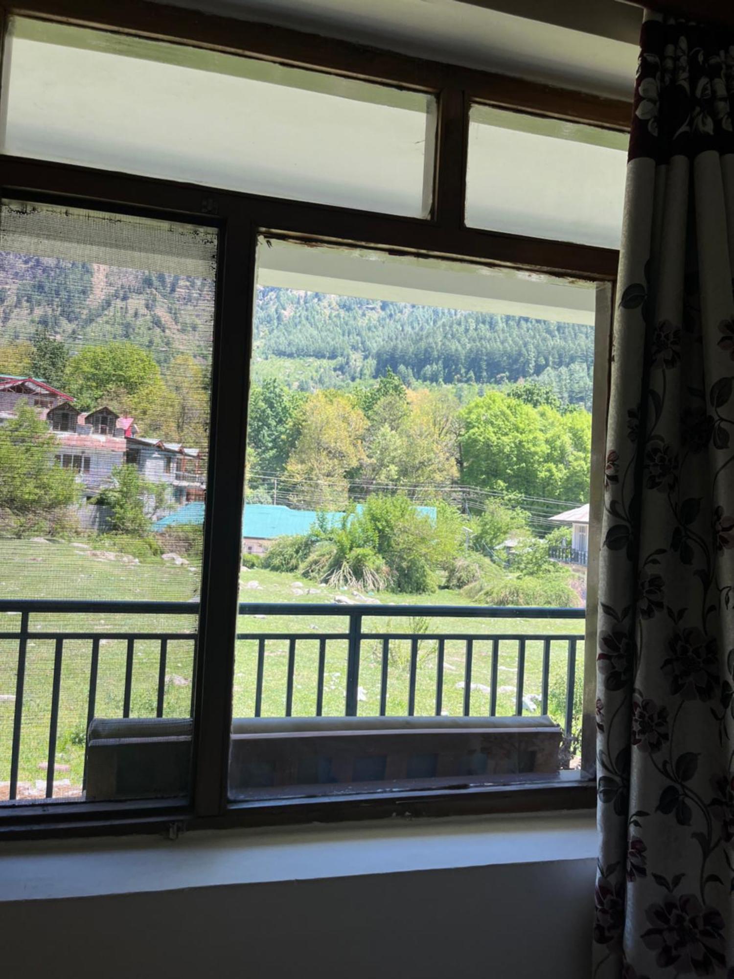 Tourist Hotel 10 Minutes Walking Distance From The Mall Manāli Exterior foto