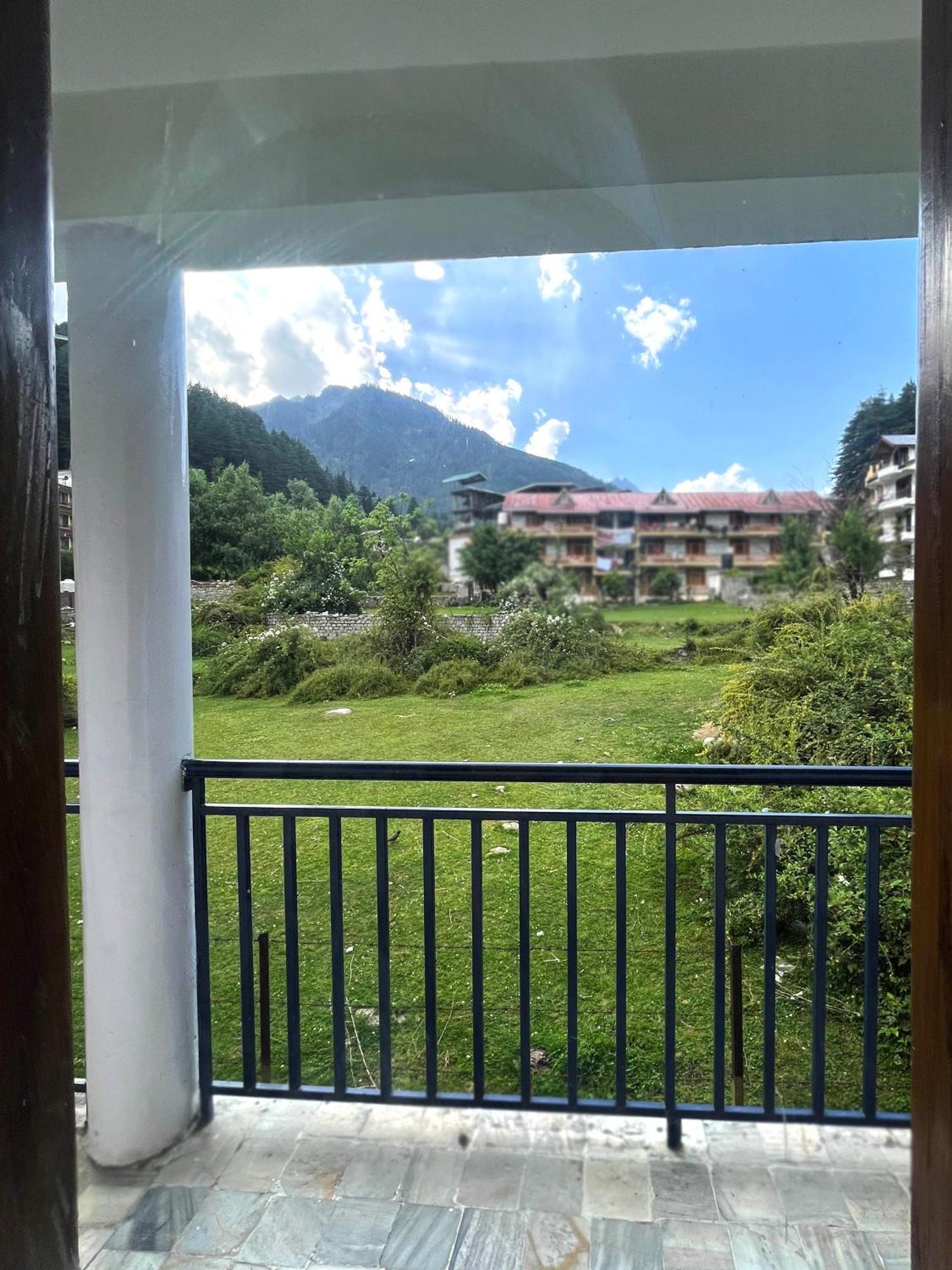 Tourist Hotel 10 Minutes Walking Distance From The Mall Manāli Exterior foto