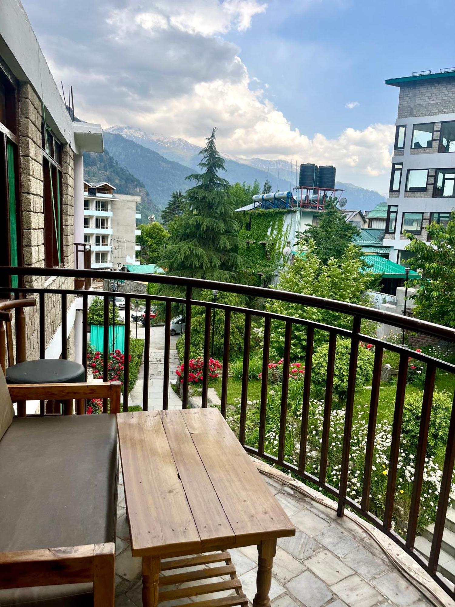 Tourist Hotel 10 Minutes Walking Distance From The Mall Manāli Exterior foto