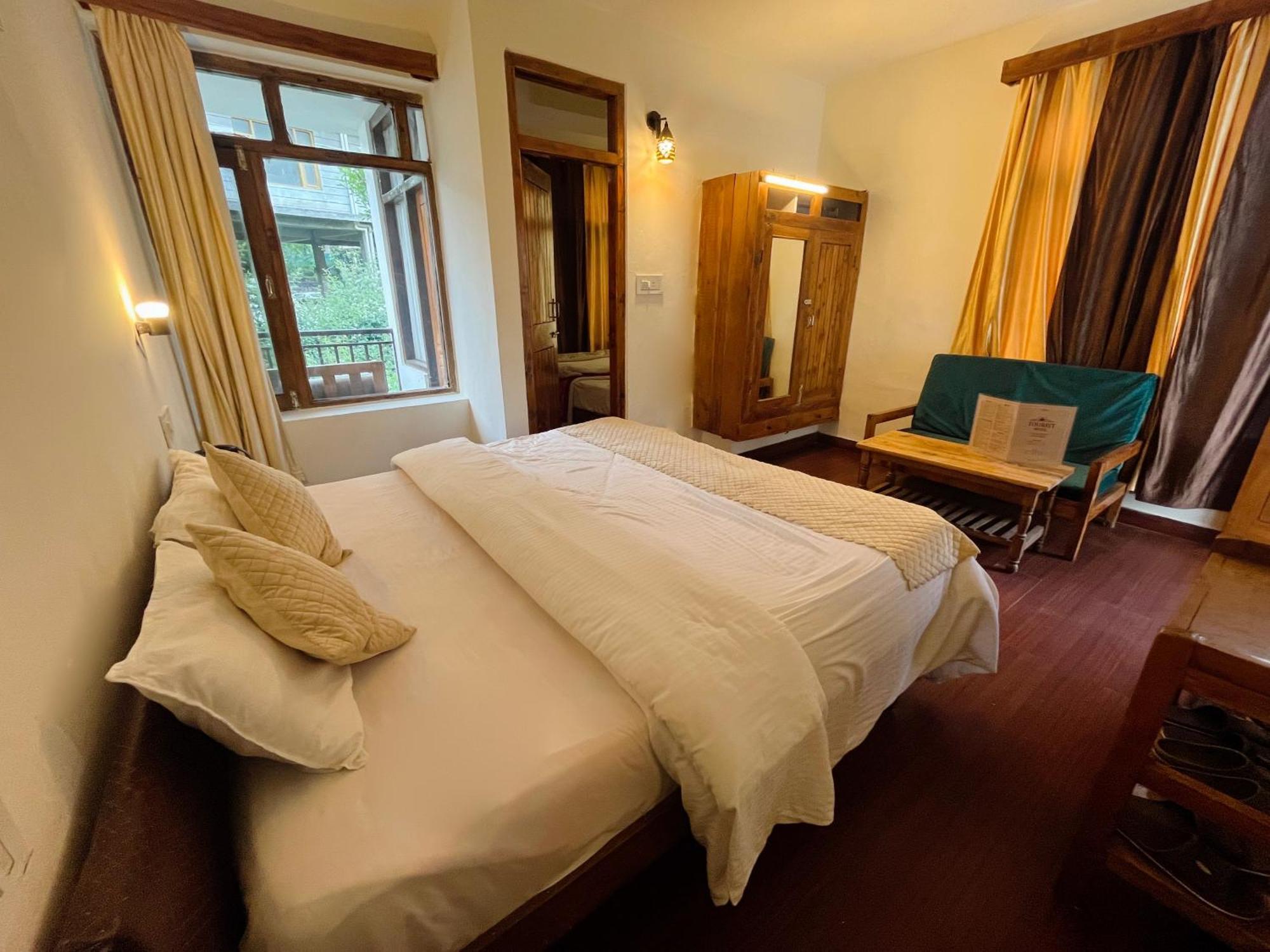 Tourist Hotel 10 Minutes Walking Distance From The Mall Manāli Exterior foto