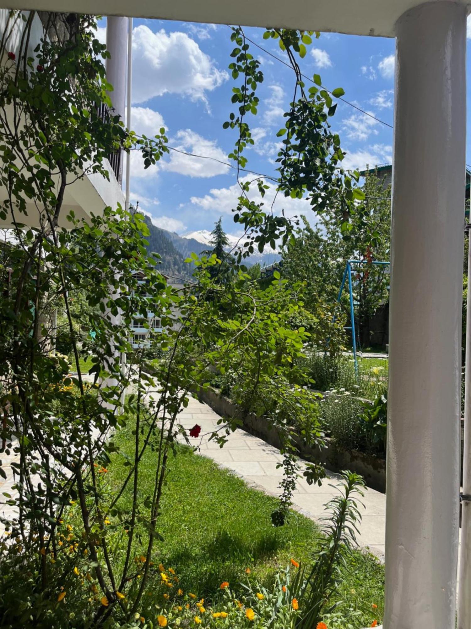 Tourist Hotel 10 Minutes Walking Distance From The Mall Manāli Exterior foto
