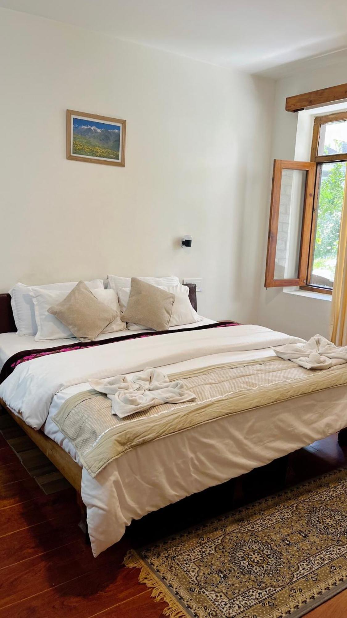 Tourist Hotel 10 Minutes Walking Distance From The Mall Manāli Exterior foto
