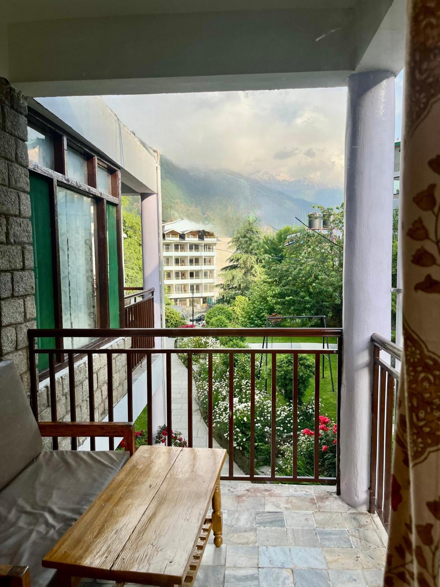 Tourist Hotel 10 Minutes Walking Distance From The Mall Manāli Exterior foto