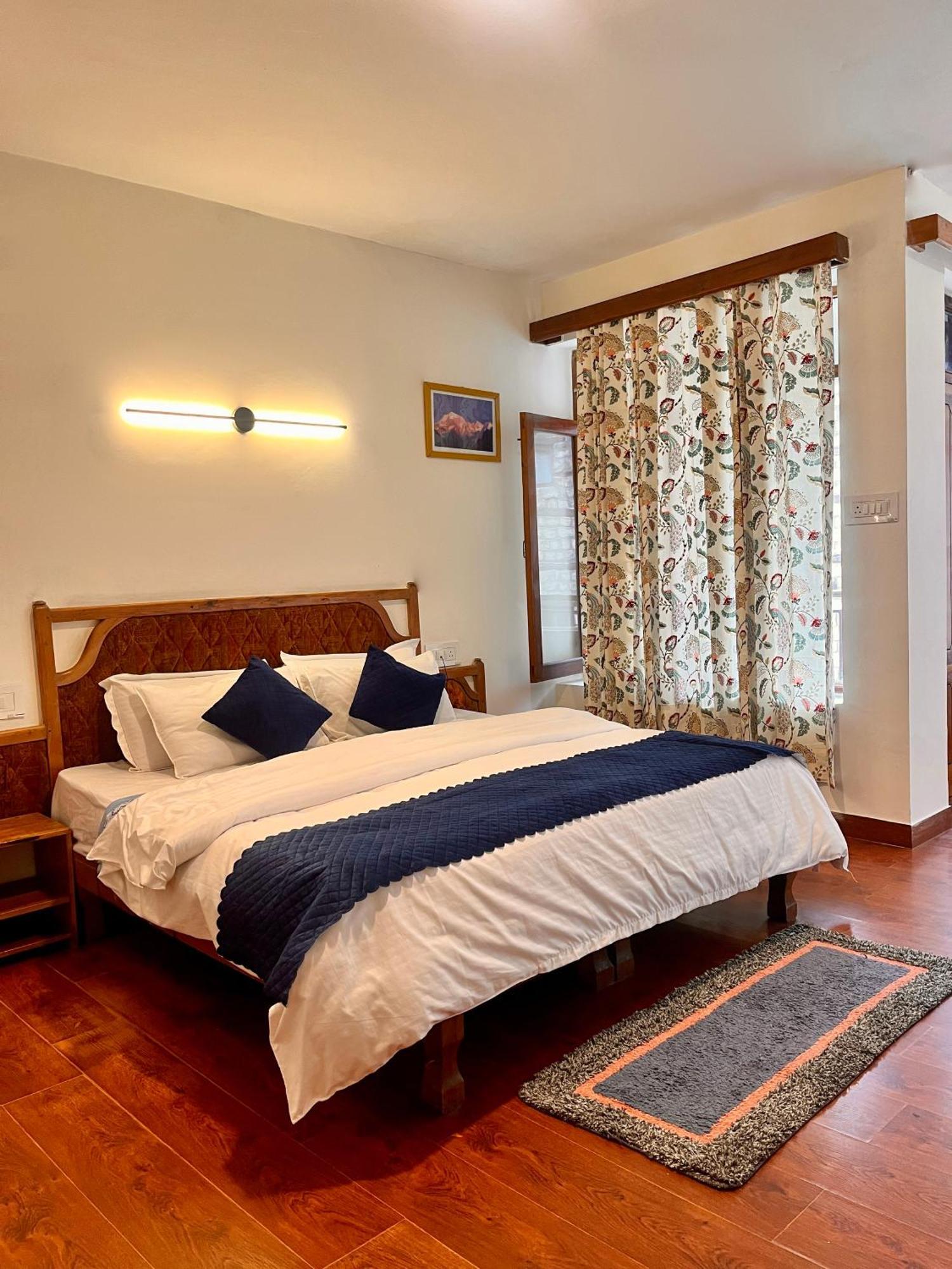 Tourist Hotel 10 Minutes Walking Distance From The Mall Manāli Exterior foto